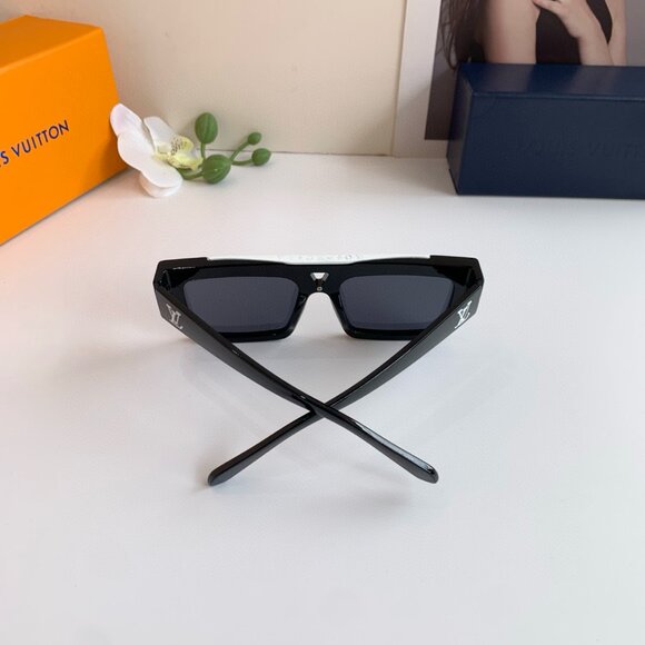 Louis Vuitton Black Cat-Eye Sunglasses with Gloss Finish main image 7